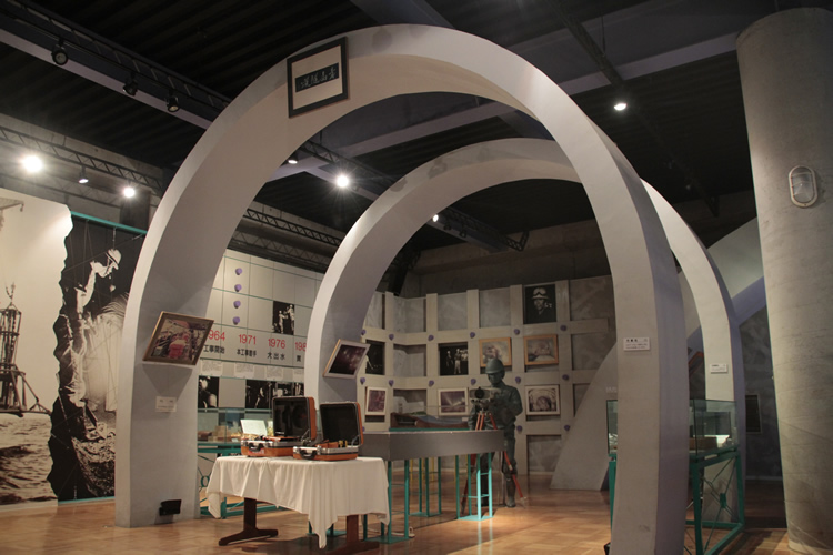 2nd Floor    Gallery (trajectory of the undertaking)